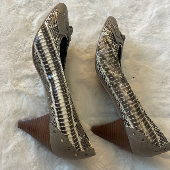 B Makowsky Heels - Picture 6 of 13